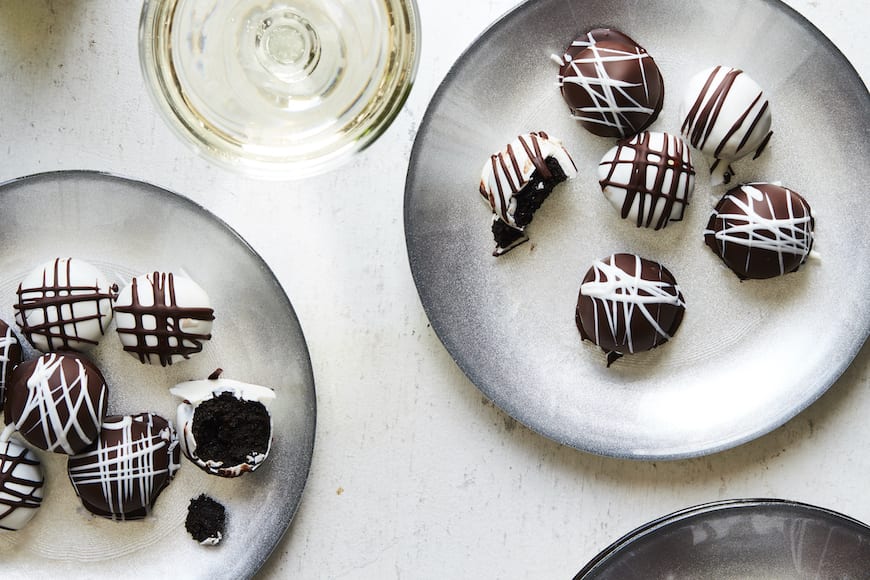 Peppermint Oreo Truffles from www.whatsgabycooking.com (@whatsgabycookin)