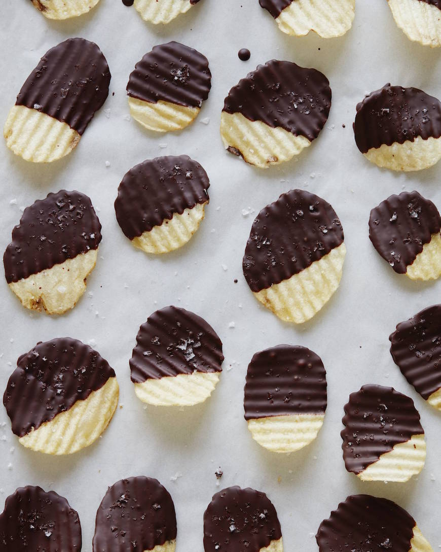 Dark Chocolate Dipped Potato Chips from www.whatsgabycooking.com (@Whatsgabycookin)