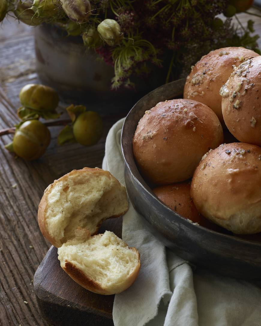 Homemade Garlic Herb Rolls from www.whatsgabycooking.com (@whatsgabycookin)