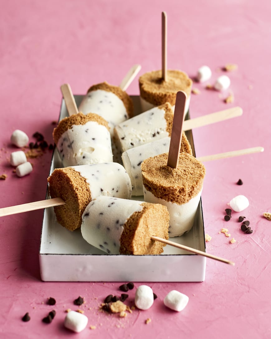 S'more Cheesecake Pops from www.whatsgabycooking.com (@whatsgabycookin)