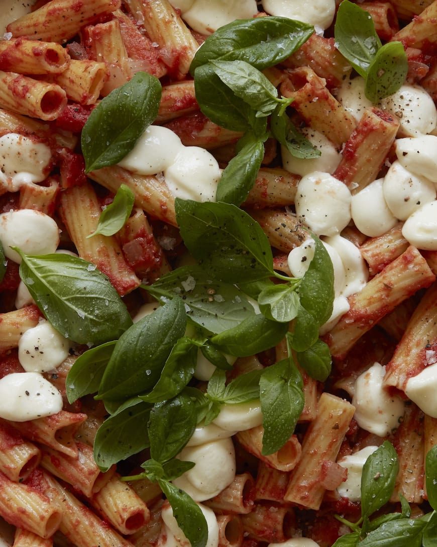 Caprese Pasta from www.whatsgabycooking.com (@whatsgabycookin)