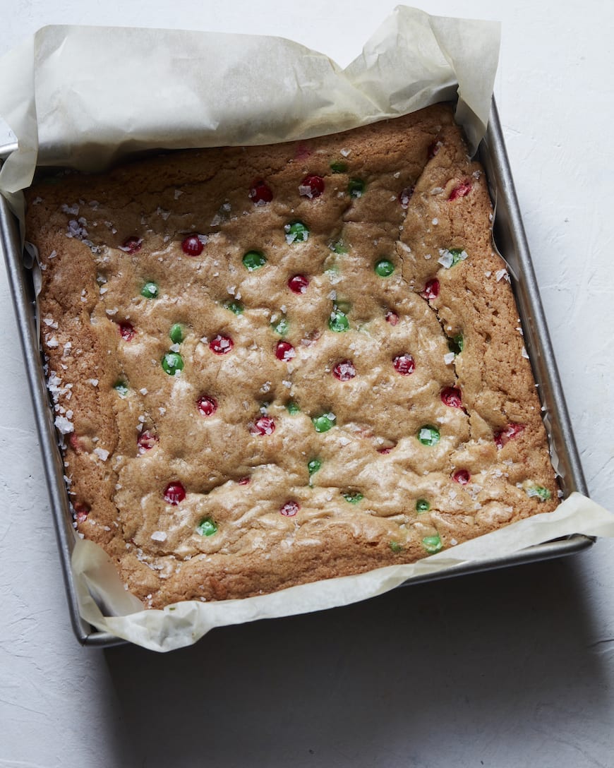 M&M Cookie Bars from www.whatsgabycooking.com (@whatsgabycookin)