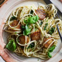 Lemon Garlic Scallop Pasta from @whatsgabycookin (@whatsgabycookin)