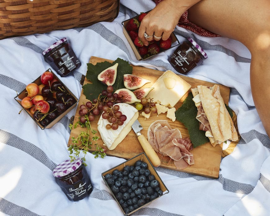 Easy Summer Picnic Menu from www.whatsgabycooking.com (@whatsgabycookin)