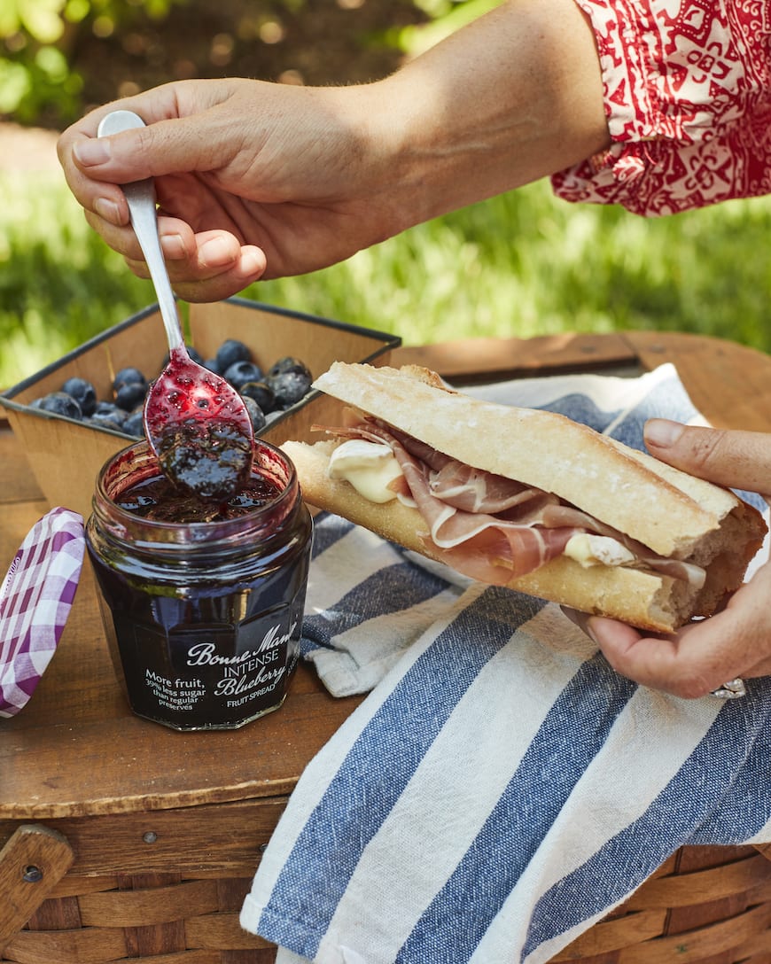 Easy Summer Picnic Menu from www.whatsgabycooking.com (@whatsgabycookin)