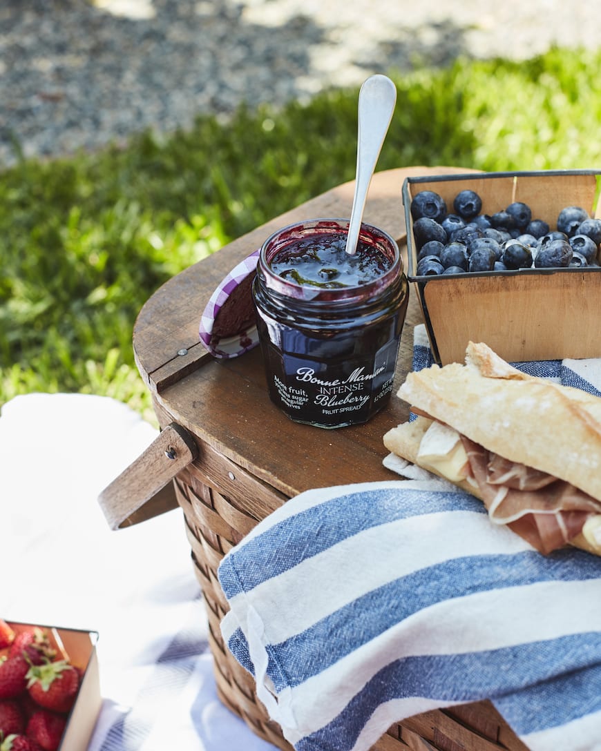 Easy Summer Picnic Menu from www.whatsgabycooking.com (@whatsgabycookin)