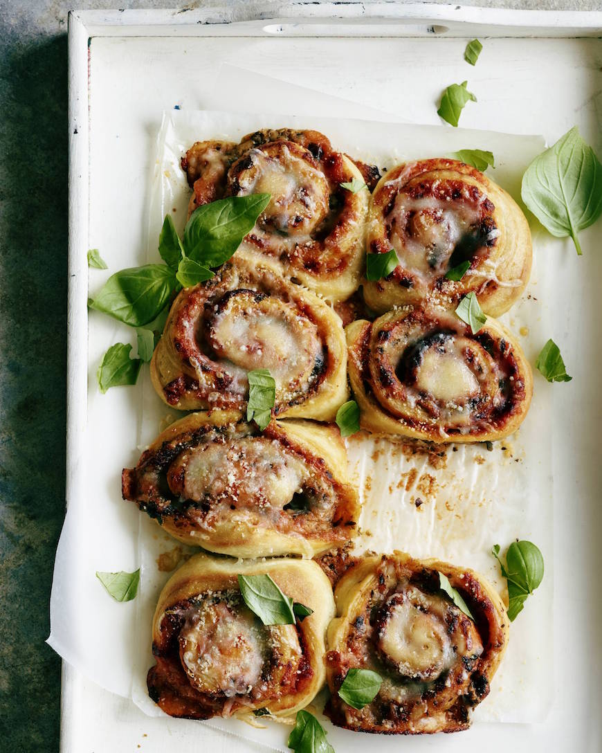 Tomato Basil Pizza Rolls from www.whatsgabycooking.com (@whatsgabycookin)